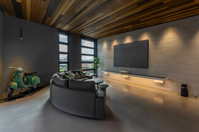 TV 75” na parede e 5 fios pendurados? Isso acaba com o visual de qualquer&hellip;